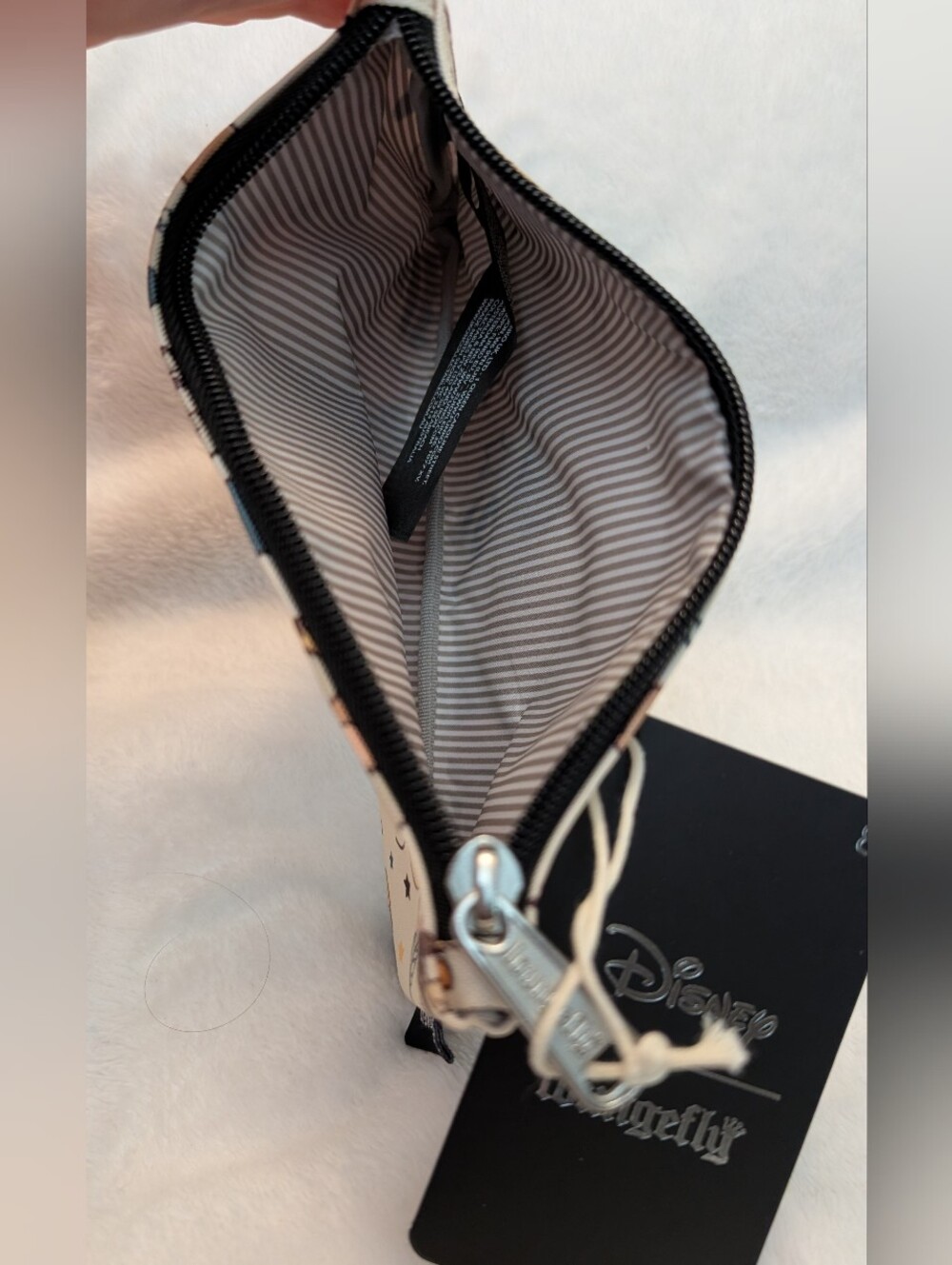 Loungefly Dumbo zippered pouch NWT - Picture 3 of 4